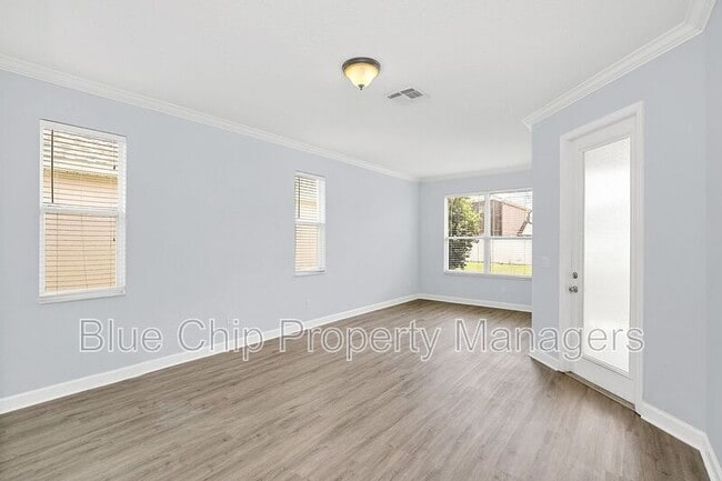 Building Photo - 10074 Iverson Dr