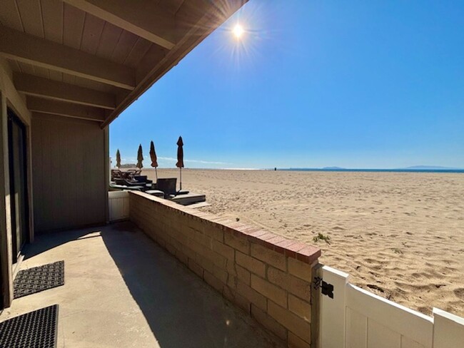 Building Photo - 3949 Ocean Dr