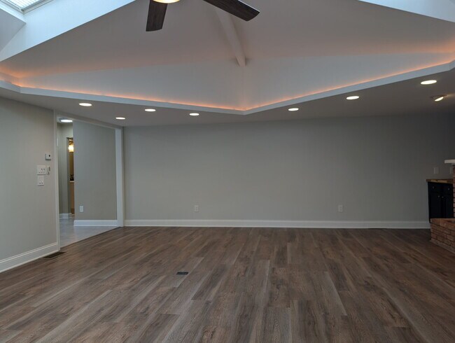Building Photo - Spacious 4 bedroom 3 bathroom family home in Neenah