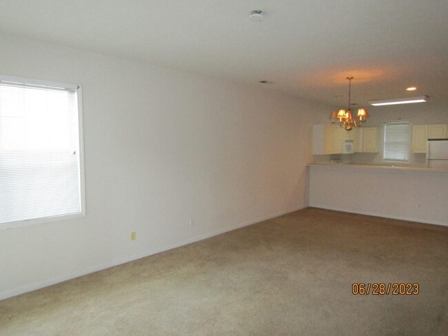 Building Photo - 901 W Port Dr