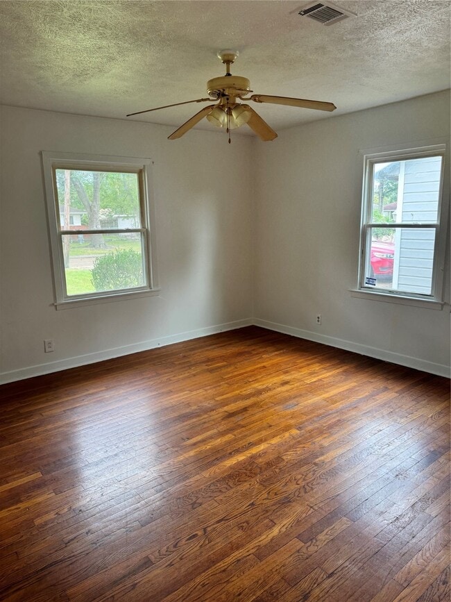Building Photo - 5045 Raleigh Dr
