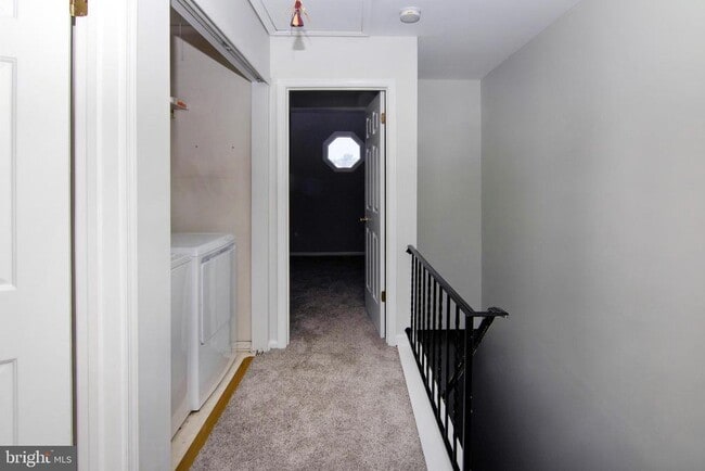 Building Photo - 1010 Hillsboro Ct