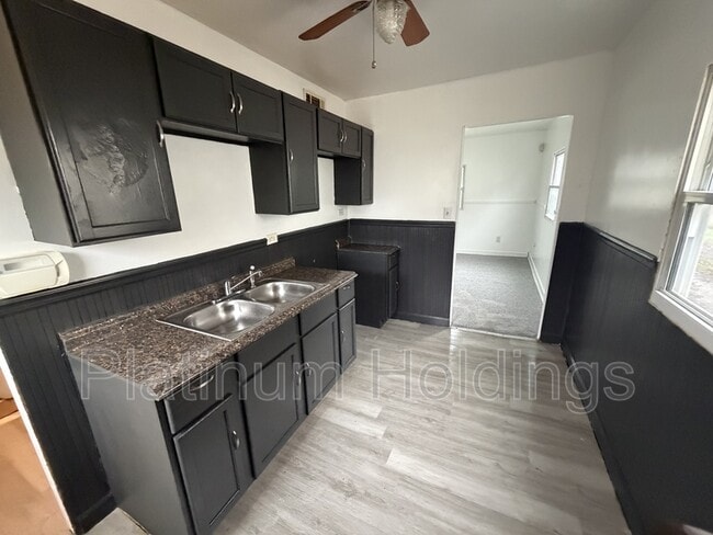 Building Photo - 4264 E 164th St