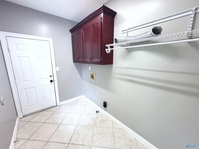 Building Photo - 192 Rosecliff Dr