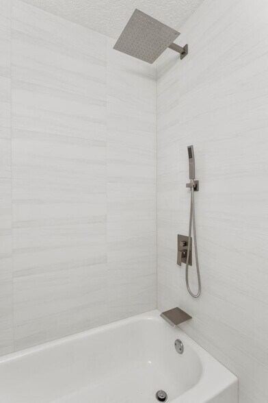 2nd Bath / Shower Tub - 2287 Philippine Dr