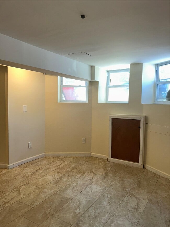 Building Photo - 347 Martense St