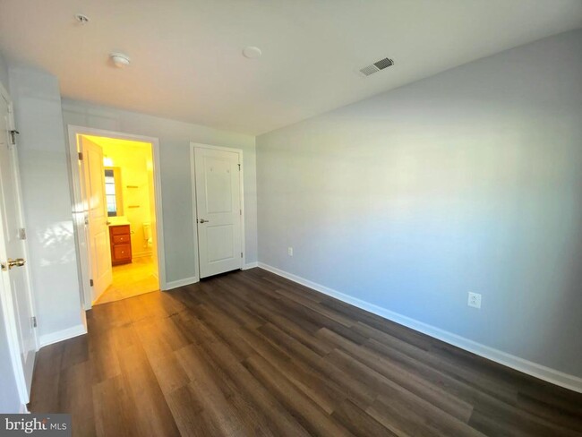 Building Photo - 5323 Smith's Cv Ln
