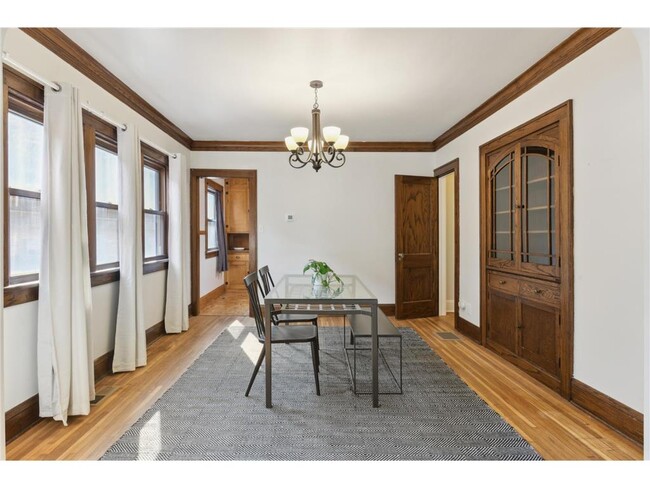 Building Photo - 955 17th Ave SE