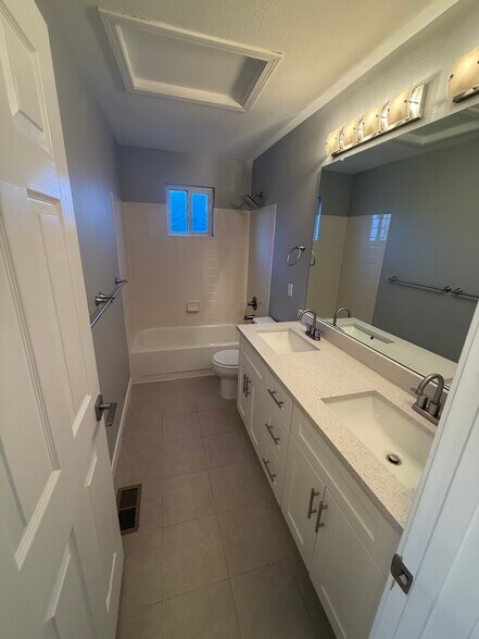 2nn Bathroom - 4054 S Himalaya Way