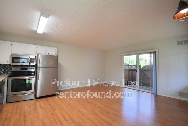 Building Photo - 421 N Hayden Bay Dr