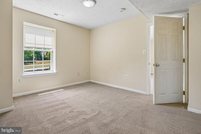 Building Photo - 14677 Cloverdale Rd