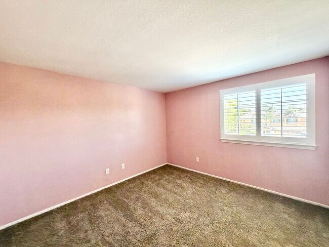 Building Photo - Spacious 5 Bedroom Redhawk Home with LARGE Loft & Backyard in Prime Location