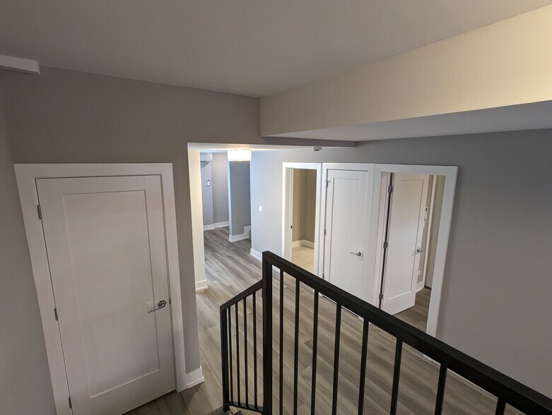 Building Photo - 3935 N Janssen Ave