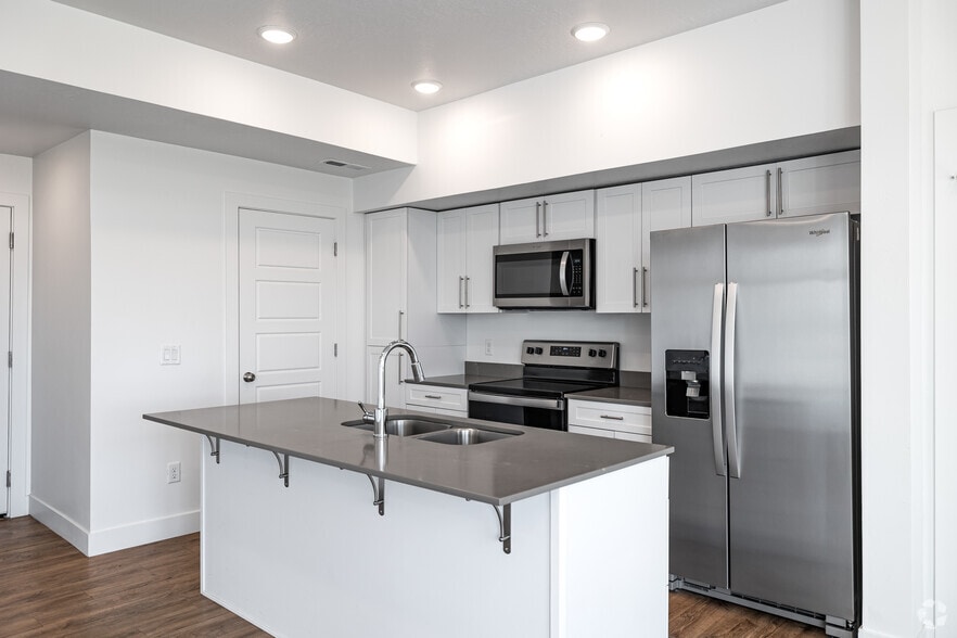 2BR, 2.5BA - 1,523SF - Dining Room/Kitchen - Vista Ogden Townhomes