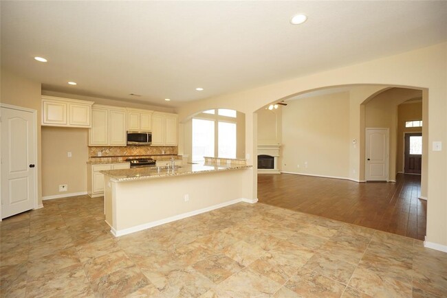 Building Photo - 6203 Brookmall Dr