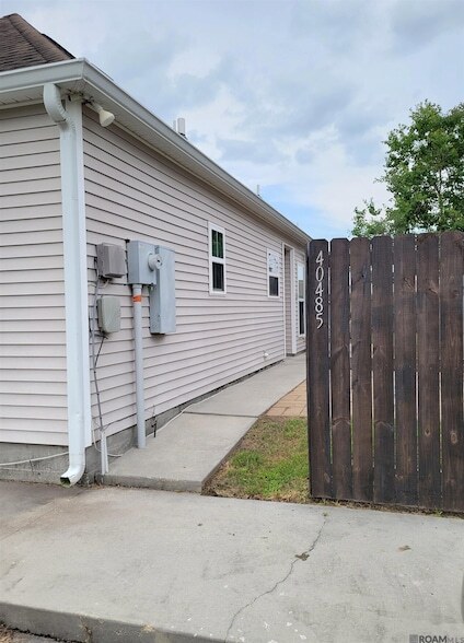 Building Photo - 40485 Sage Field Ct