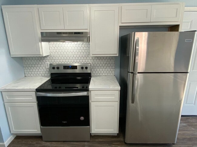 Building Photo - RECENT REMODEL!! 3 Bedroom, 1.5 Bathroom, ...