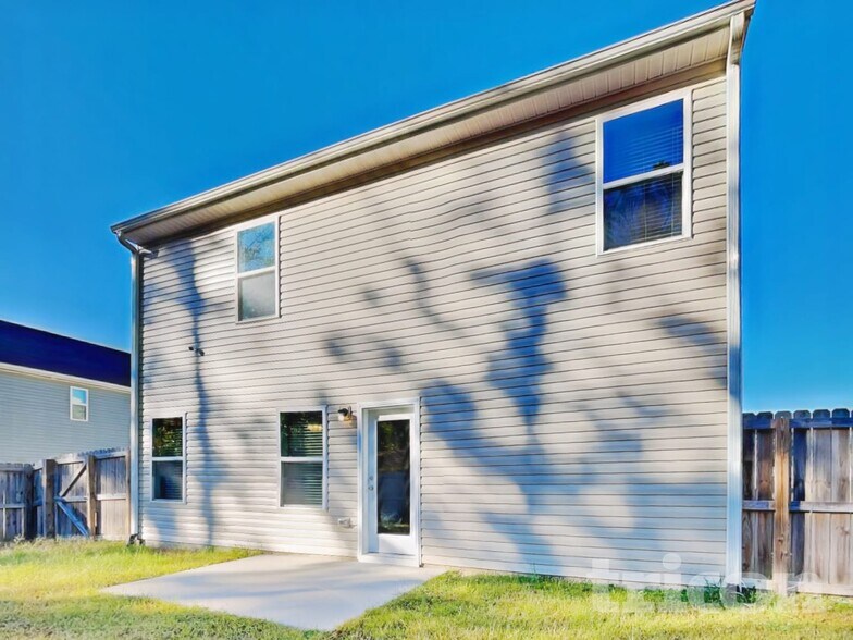 Building Photo - 226 Hallow Oak St