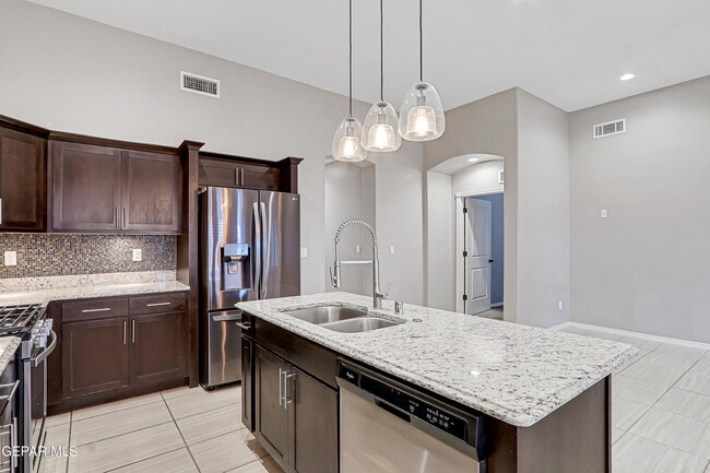 Building Photo - 7249 Long Meadow Dr