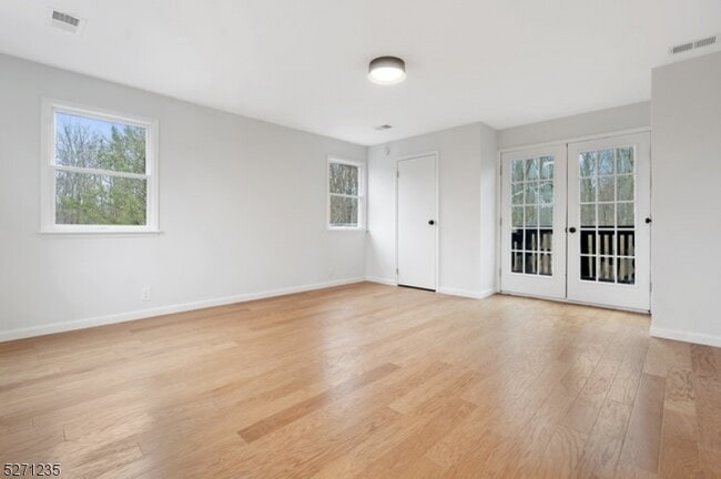 Building Photo - 567 Eagle Rock Ave