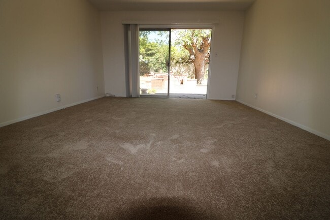 Building Photo - 3 BEDROOM, 2 BATH:  Home for Lease in Nort...