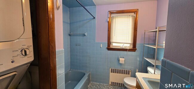 Building Photo - 453 Strickland St