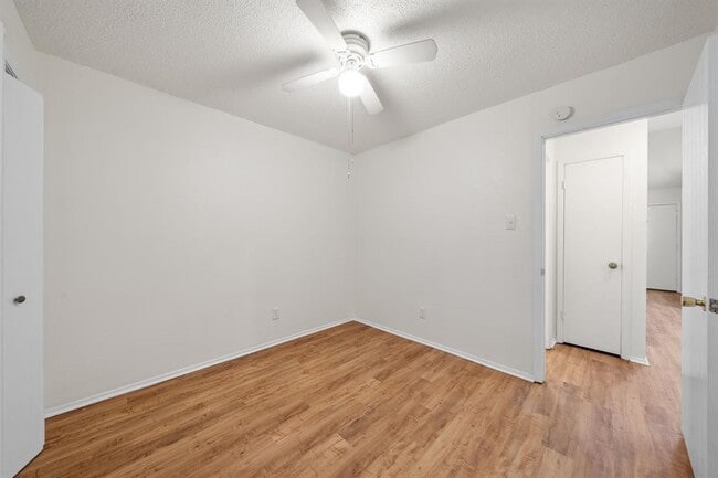 Building Photo - 100 Meteor Dr