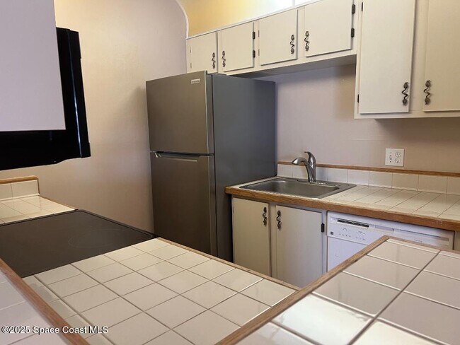 Building Photo - 1132 Breezy Way