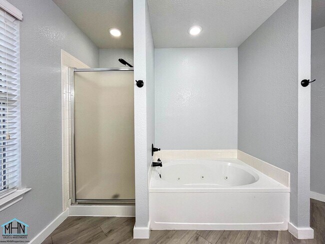 Building Photo - 11205 Forest Pass Ct