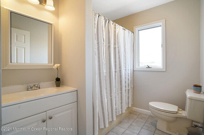 Building Photo - 231 Sumner Ave