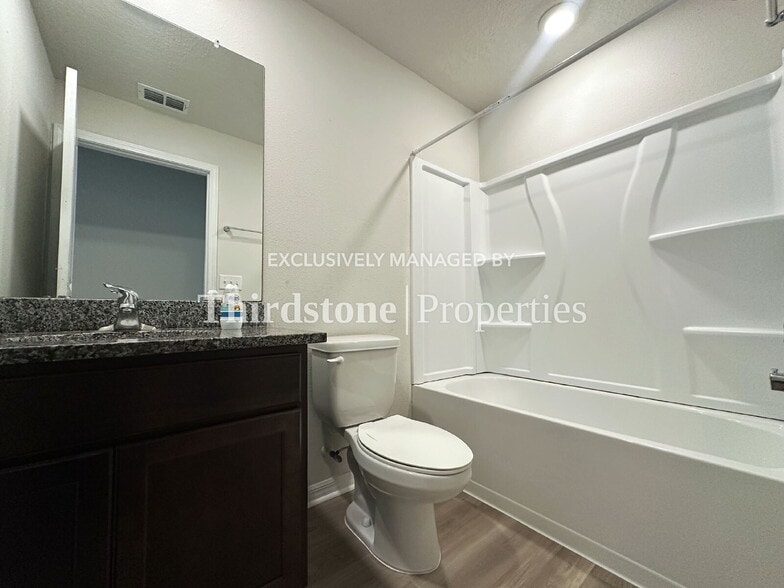 Building Photo - 6522 Sweetbay Ln