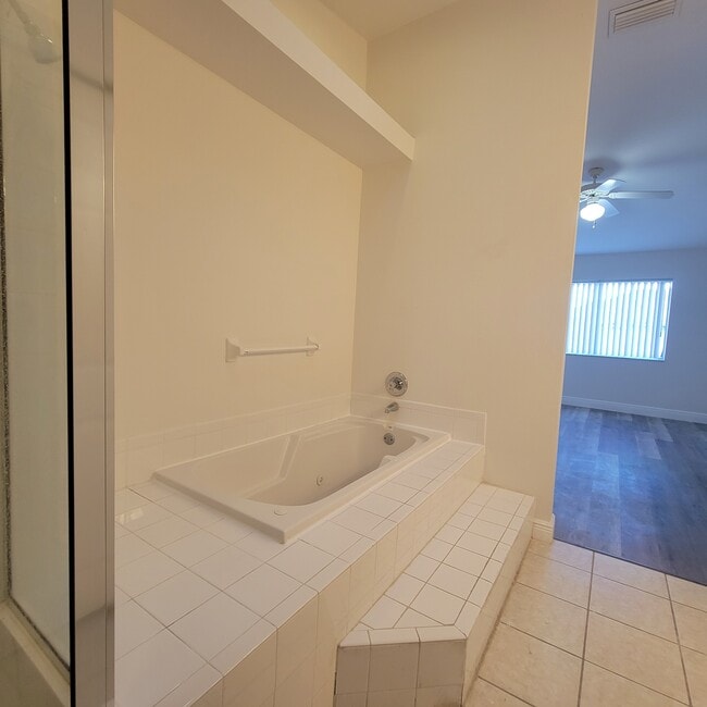 Building Photo - 739 Orchid Dr