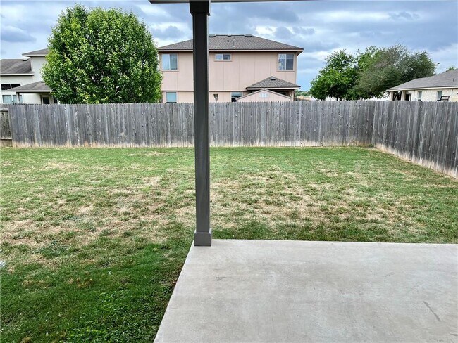 Building Photo - 922 Gentry Dr