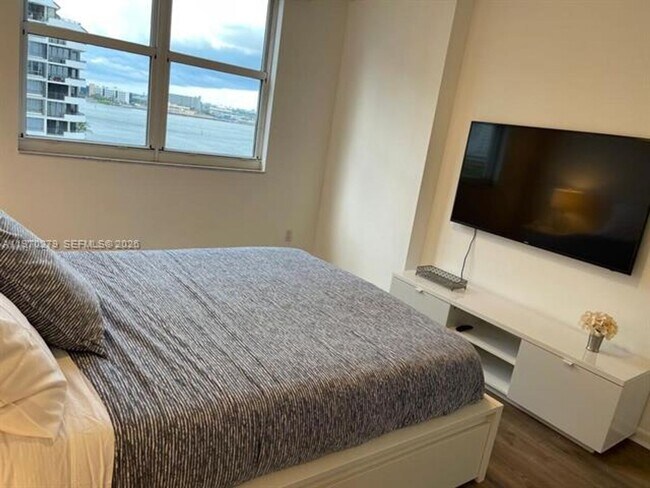 Building Photo - 770 Claughton Island Dr