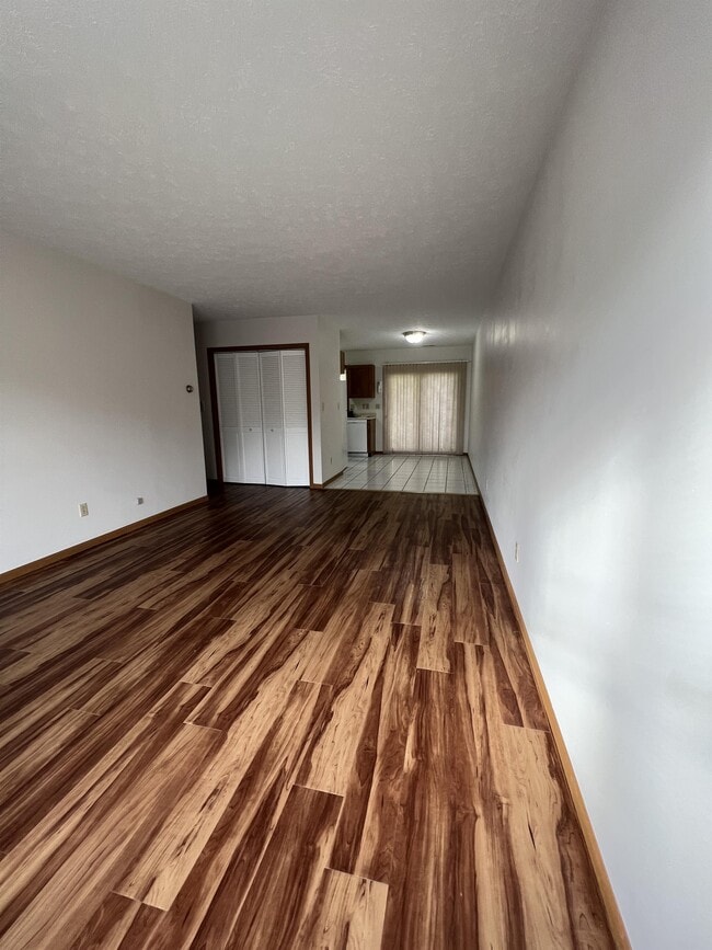 Building Photo - 714 N Forest Ave