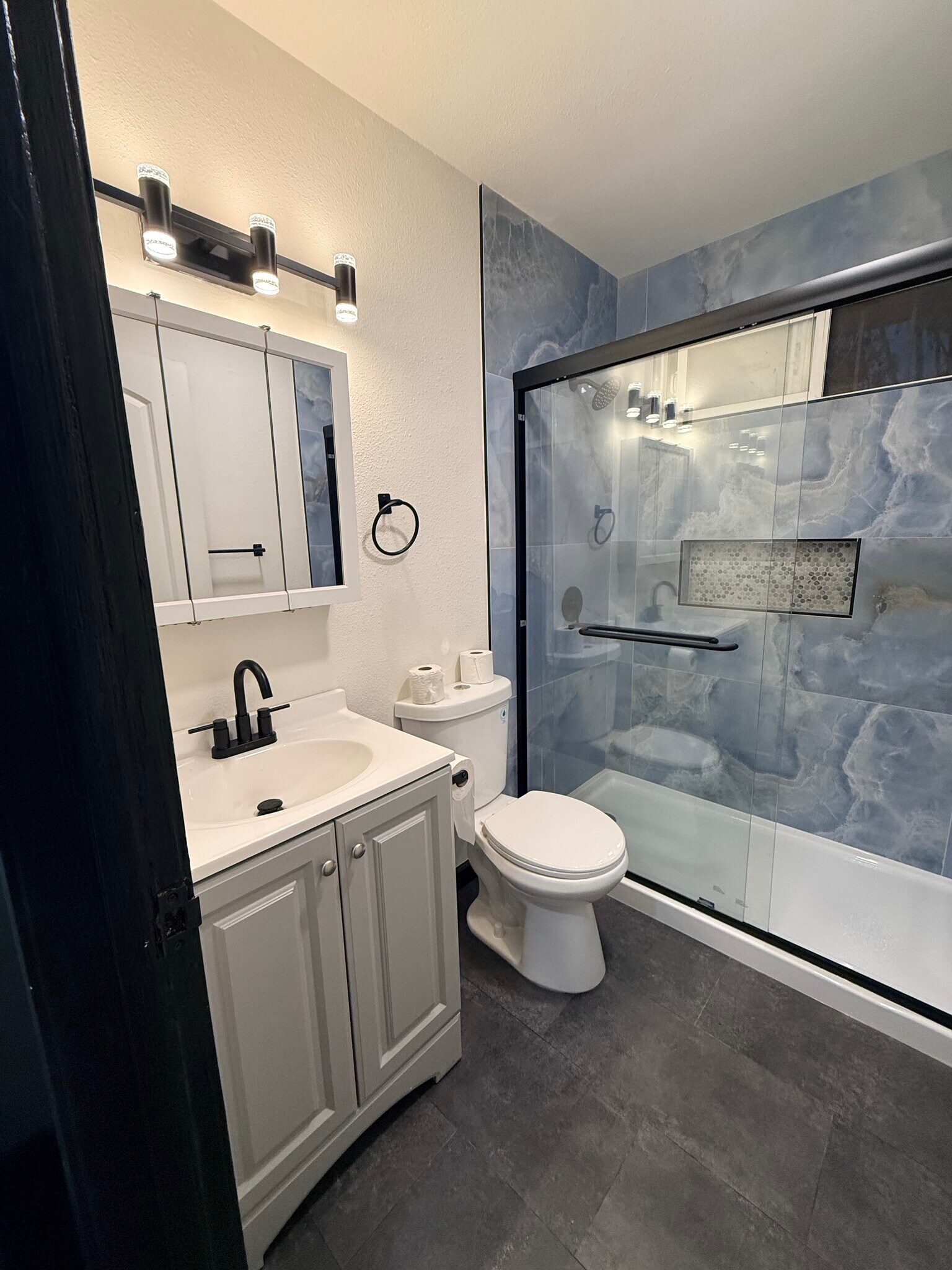 Building Photo - 6235 Dias Ave