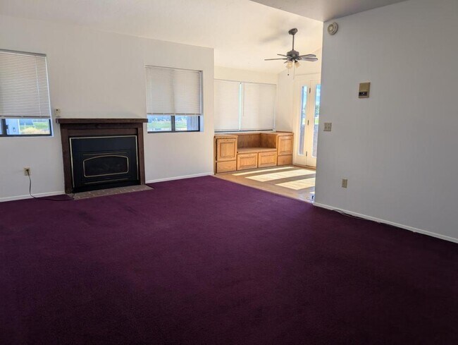 Building Photo - 1325 Presto St