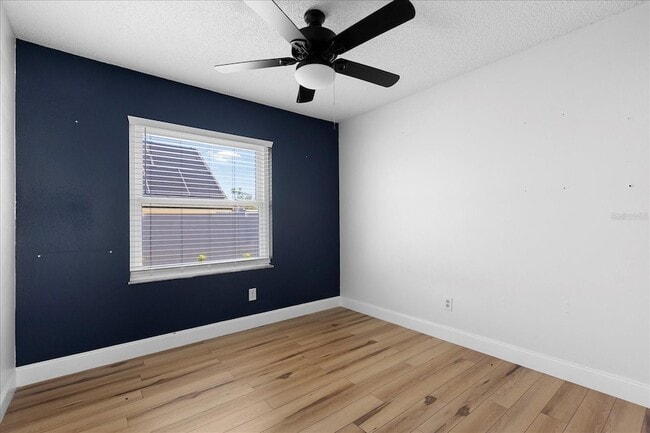 Building Photo - 5517 Loma Vista Dr E