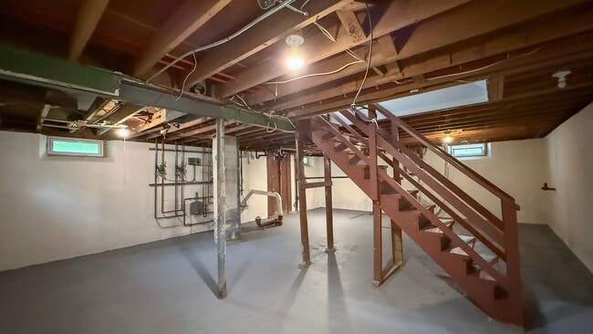 Building Photo - Gorgeous single-family home near Hartford ...