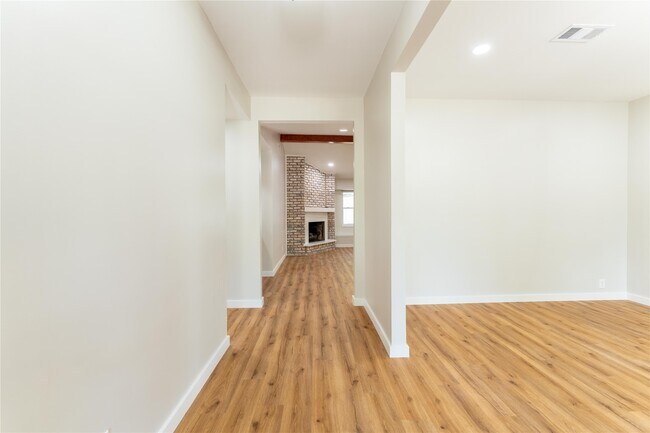 Building Photo - 6119 S Braeswood Blvd