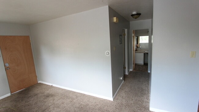 Building Photo - 1425 Bunting Ave