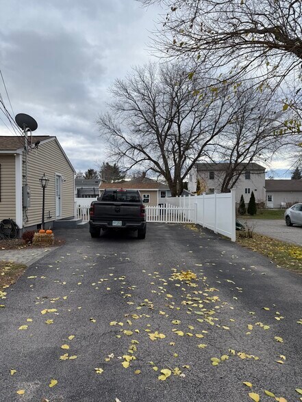 Building Photo - 28 Nagle St