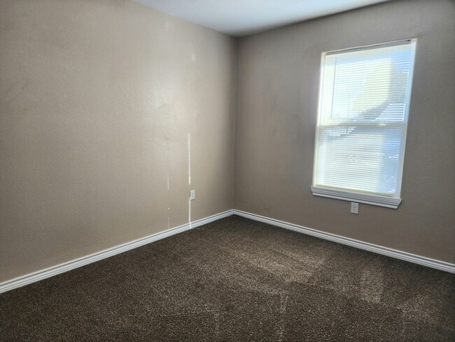 Building Photo - 412 W University Dr