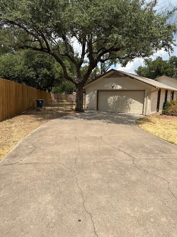 Building Photo - 1614 Plateau Ridge