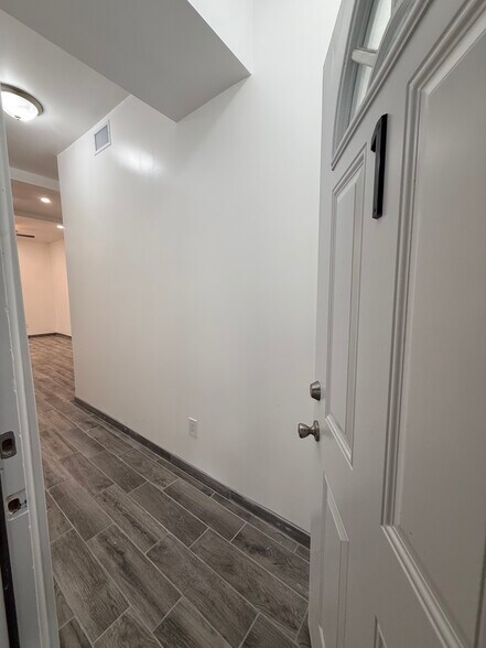 Building Photo - 14545 Margate St