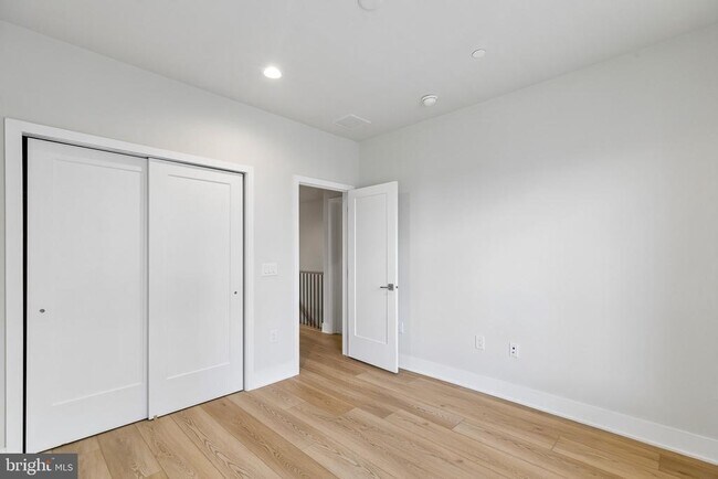 Building Photo - 2160 Northbank Pl