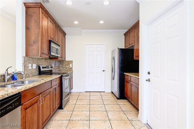 Building Photo - 15056 Summit Pl Cir