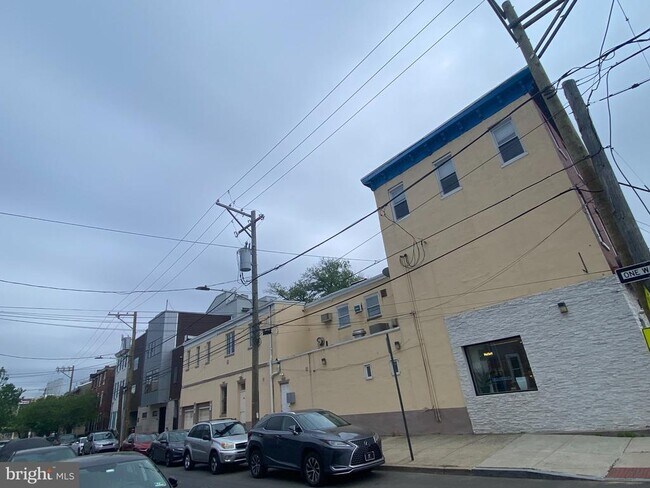 Building Photo - 458 E Girard Ave