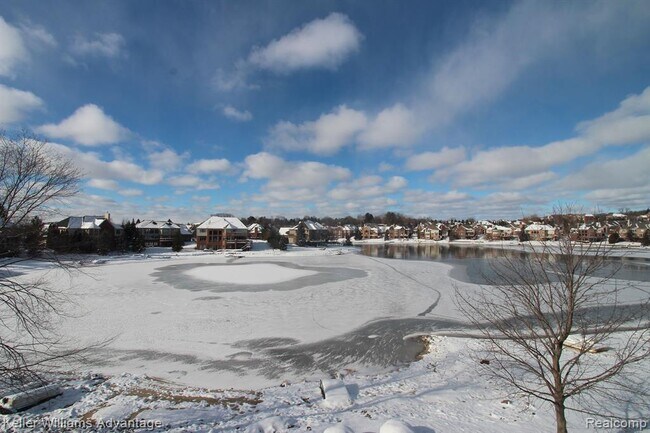 Building Photo - 18547 Clairmont Cir E