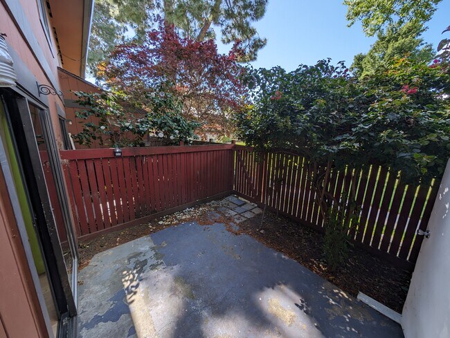 Building Photo - 38627 Cherry Ln